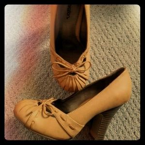Cute tan pumps